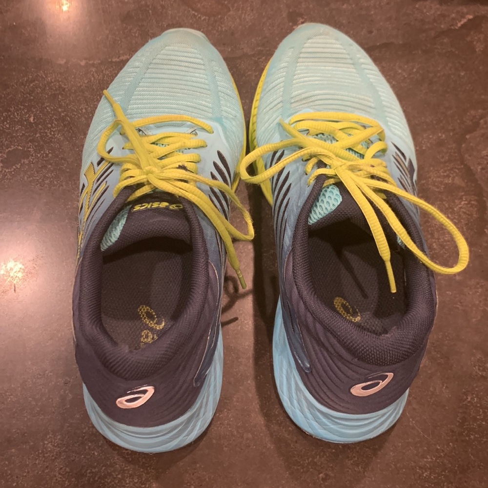 Women’s ASICS training shoes - Picture 3 of 8